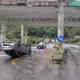 影/新北石碇轎車自撞分隔島翻車　駕駛酒測值爆表