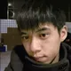 女運將胸口”插把刀”求援 花美男黑化離譜真相 深夜監理站外沉悶慘叫