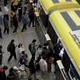 廣州要罰「擴音族」！搭地鐵公車手機放聲音　最高罰近5千台幣