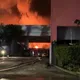 高雄廢棄物廠爆大火！陳其邁趕赴現場　環保局提醒「3區民眾注意」