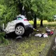 影/宜蘭休旅車失控自撞5人受困！消防破車救人　4傷1命危