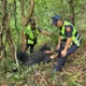 影/祖先保佑！南橫騎士墜30米邊坡獲救　吊掛畫面曝