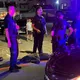 影/夜市咆哮！苗栗醉男「疑亮刀」遭民眾壓制　還挨告恐嚇