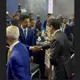 蔣萬安與星總理黃循財握手!網讚「無限城論壇」:另一位在打戰鬥陀螺