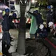 影/岡山高捷工地旁現1米深天坑!連夜灌漿搶修今早通車