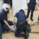 板橋台新銀行爆「剪刀匪」搶劫！勇警奮不顧身制伏直擊