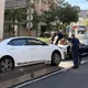 影/北市環東大道南港匝道車禍 轎車自撞騎上分隔島