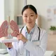胸痛咳血以為罹肺癌　女大生確診罕見自體免疫疾病