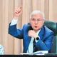 全民瘋股票！央行楊金龍：台股過熱疑慮　評估兩大指標