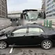 北市麥帥一橋轎車自撞分隔島　駕駛酒測值0.07遭送辦