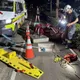 新北八里婦人跌入下水道受困　左腳骨折吊掛送醫