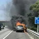 影/國道3號通霄段BMW陷火海　烈焰濃煙狂竄燒成廢鐵