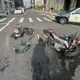 影/北市大安區騎機車擦撞車禍　騎士噴飛命危送醫搶救