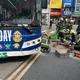 影/救不回來！新北板橋行人遭公車輾過捲車底「重創身亡」