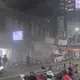 驚魂！桃園店家疑氣爆火舌狂竄  濃煙吞噬街道釀1傷