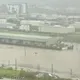 豪雨狂炸南台灣！高雄成汪洋「汽車滅頂」　一家3口驚險獲救