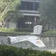 影/小飛機疑撞上北京地標中信大廈　撞破玻璃殘骸飄地面
