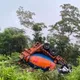 花蓮赤科山水泥預拌車翻覆　警消破壞車體救出受困駕駛
