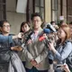 蔣萬安大方握手喊加油！沈伯洋竟批「對空氣喊」 網傻眼轟：沒風度
