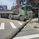 影/北市砂石車閃車撞斷電線桿　駕駛毒駕又酒駕遭逮