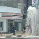 台南永康砂石車撞斷消防栓　水柱狂噴2樓高如噴泉