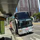 影/高雄巴士撞候車亭！擋風玻璃破大洞　驚險瞬間曝