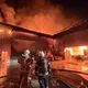 林口鐵皮工廠大火有延燒之餘　消防局：關門窗外出戴口罩