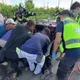 台東釋迦園老農「車底同姿勢5分鐘」！驚覺出事…送醫不治