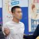 影/林口大賣場隨機攻擊1人手臂遭刺傷　店員壓制警上銬逮人