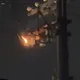 影/中壢驚傳電桿爆炸！中原商圈2304戶陷黑暗　台電急搶修