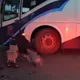 影/員林客運總站驚魂！85歲嬤遭客運擦撞　右腳骨折送醫