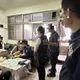 影/越籍移工組偽證集團蚵仔煎攤面交　移民署逮7人