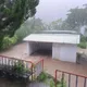 影/豪雨狂炸五峰！山路驚見山壁瀑布　泥流直灌那羅派出所