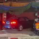 影/BMW深夜失控猛撞麵線糊店　駕駛「酒測超標」遭送辦