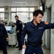 一拳送你回原廠！永和警上班感應失敗「怒碎指紋打卡機」