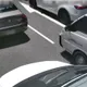 影/載缺氧新生兒！百萬名車「未讓救護車」　警：依法舉發