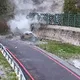 影/恐怖瞬間！台8線中橫便道巨石崩落　10輛車驚險逃劫