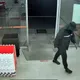 嘉義蝦皮店到店收銀機現金遭竊　穿雨衣犯案畫面曝
