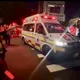 影/直擊！救護車突穿越人群開到景福門　警方開道群眾虛驚