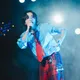 日歌手AKASAKI快閃華山　吸3000人聚集合唱〈Bunny Girl〉