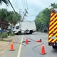 桃園貨車撞電桿釀2858戶停電　台電：估晚間6時前全復電