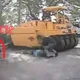 影/花蓮停車場工人倒車「壓路機輾過同事」　送醫傷重不治