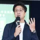 蔣萬安稱沒授權感謝卡、全家照給夏莉絲招生！沈伯洋：採取法律行動了嗎