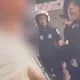 影/通化夜市「醉漢騷擾知名鹹水雞攤」!正妹警聯手同僚秒撲壓制