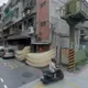 水溝蓋上曬麵線！孫女留言純手工反害停業　Cheap嘆：大義滅親