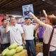 直搗綠營票倉！李四川凌晨突襲三重果菜市場　人氣意外曝光
