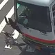 影/桃園行人地獄！市民小巴「一直加速」撞飛女害腦出血