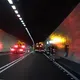 影/25歲男雪隧爆胎「沒放警示標誌」　後車追撞2傷