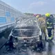 國道3號南投段火燒車　休旅車引擎竄火燒成廢鐵