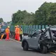 鴛鴦遇劫！國3竹山段爆胎停內線遭追撞　車尾全爛妻慘死